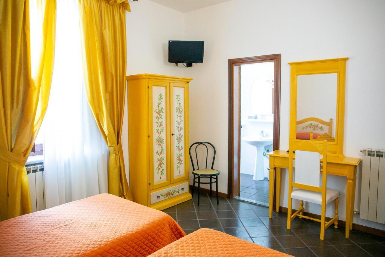 La Villetta Food & Drink Rooms For Rent - No Reception - LʼAquila Exterior foto